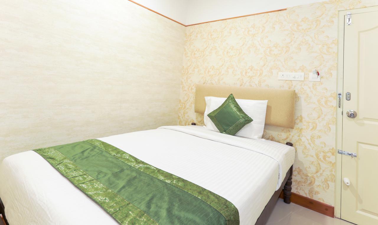 Heaven Gardens Hotell Kochi Exteriör bild