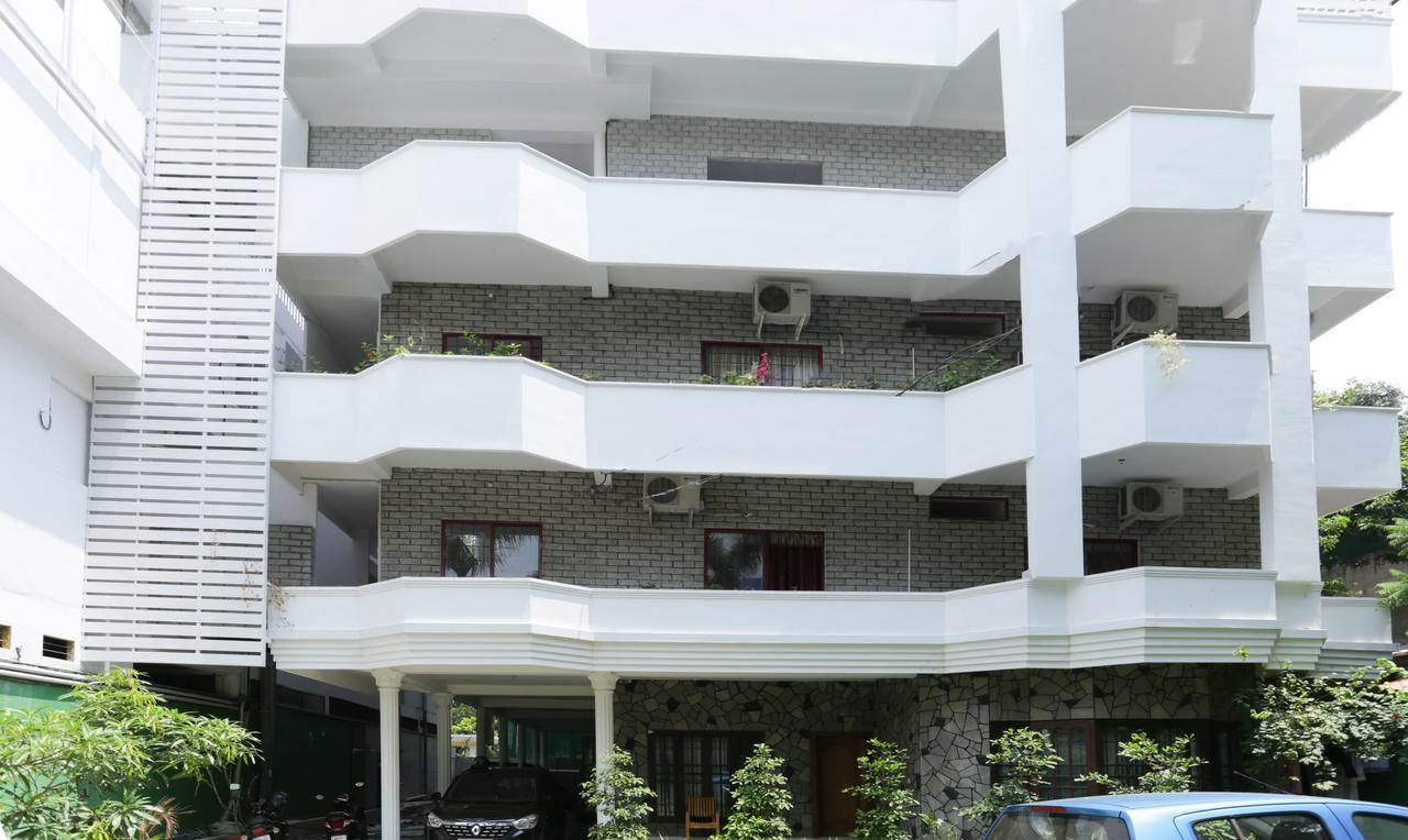 Heaven Gardens Hotell Kochi Exteriör bild