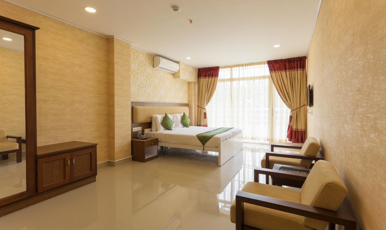 Heaven Gardens Hotell Kochi Exteriör bild