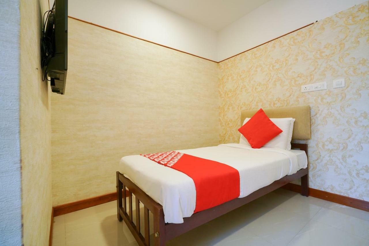 Heaven Gardens Hotell Kochi Exteriör bild