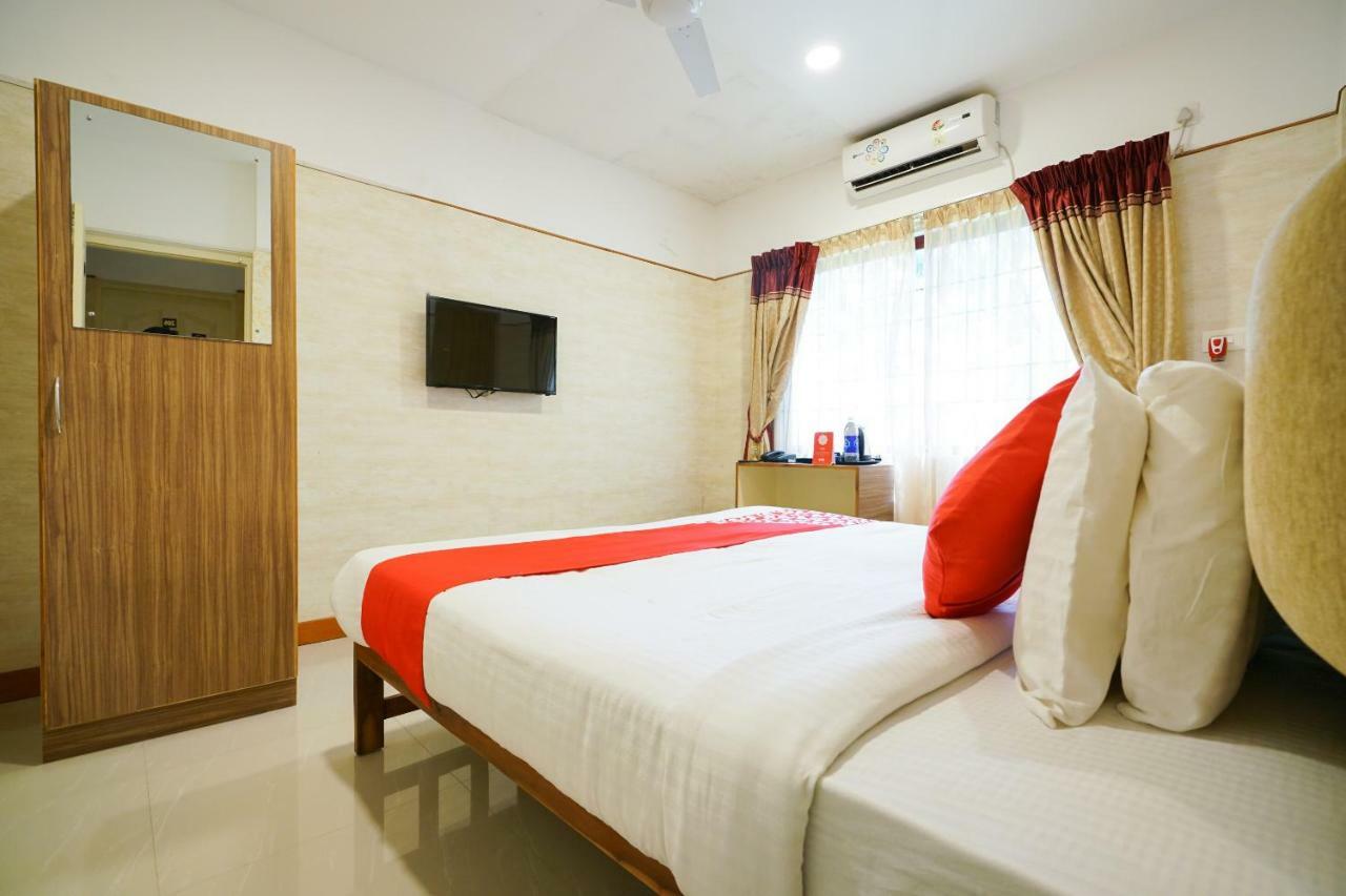 Heaven Gardens Hotell Kochi Exteriör bild
